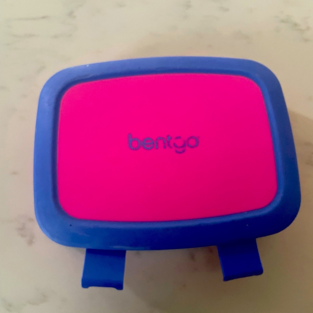 Pink and purple bentgo box.
